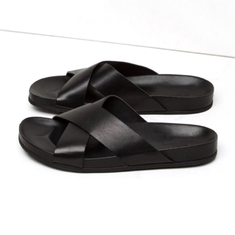 WOMAN x Common Projects sandals